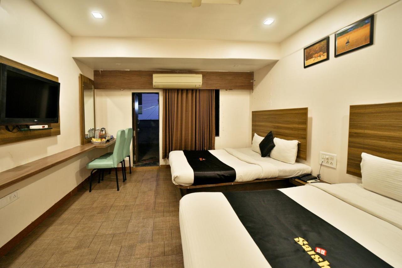 Saish Hotel Ширди Экстерьер фото