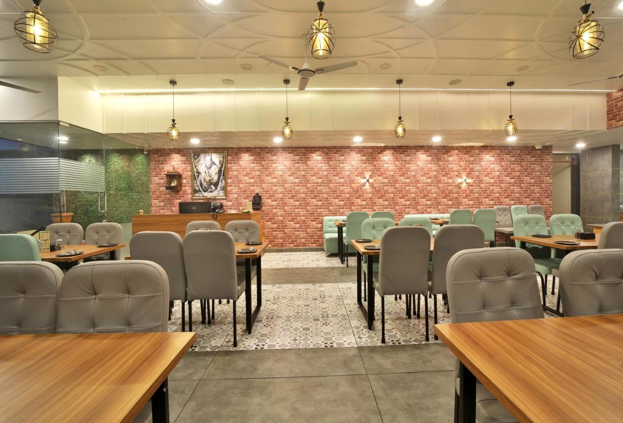Saish Hotel Ширди Экстерьер фото
