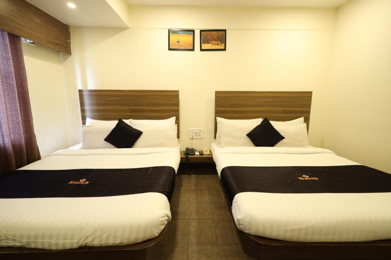 Saish Hotel Ширди Экстерьер фото