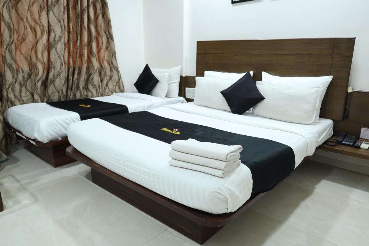Saish Hotel Ширди Экстерьер фото