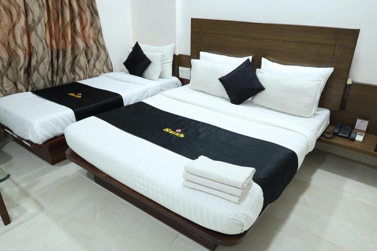 Saish Hotel Ширди Экстерьер фото