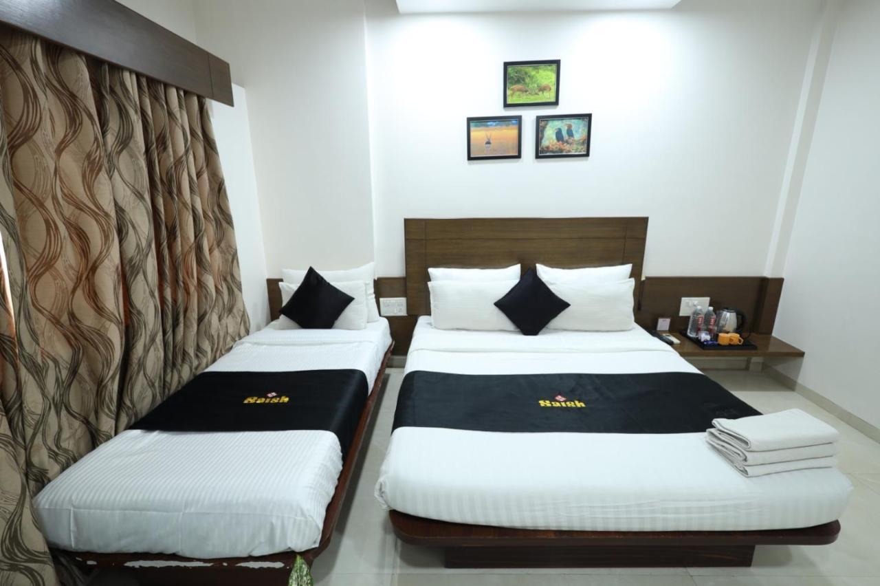 Saish Hotel Ширди Экстерьер фото