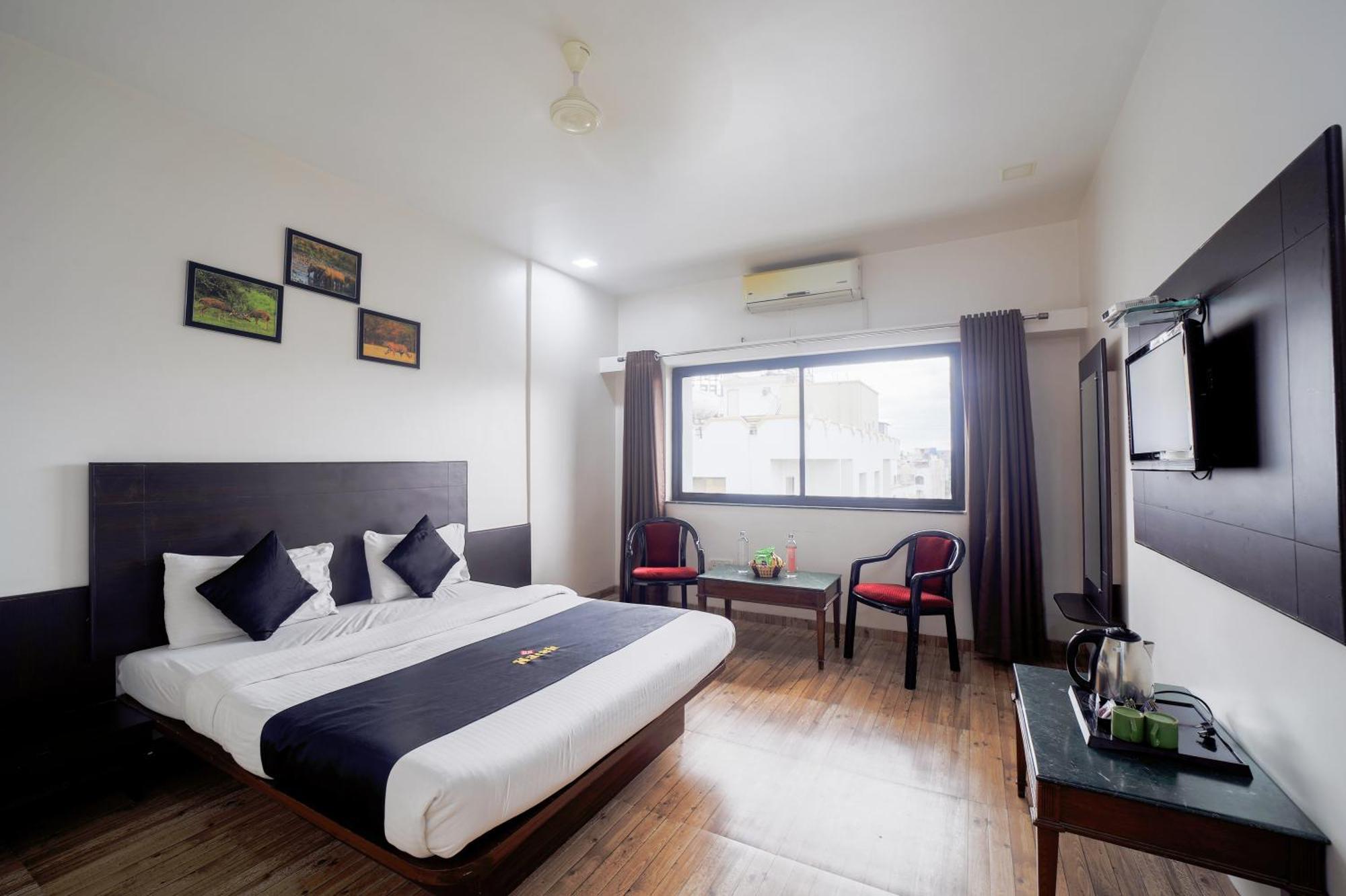 Saish Hotel Ширди Экстерьер фото