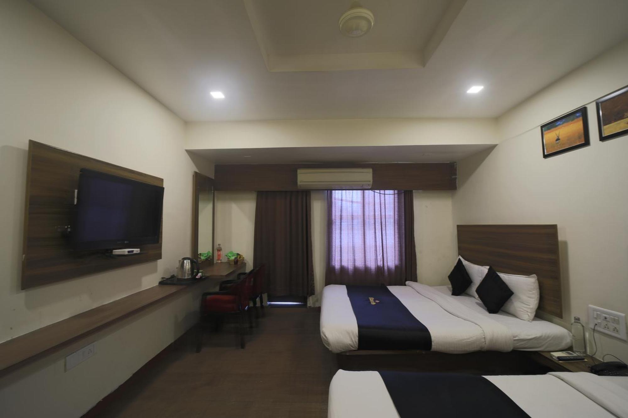 Saish Hotel Ширди Экстерьер фото