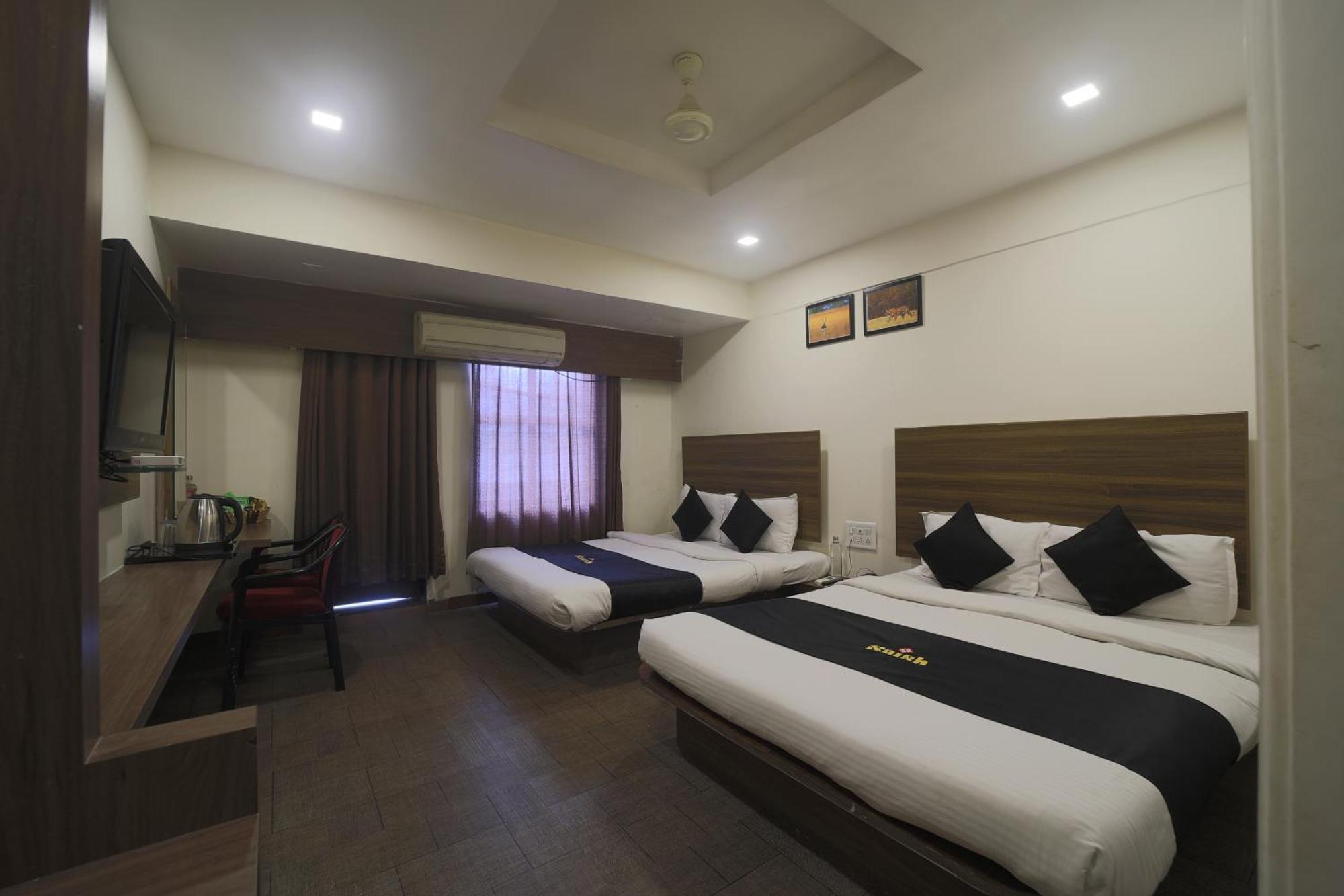 Saish Hotel Ширди Экстерьер фото