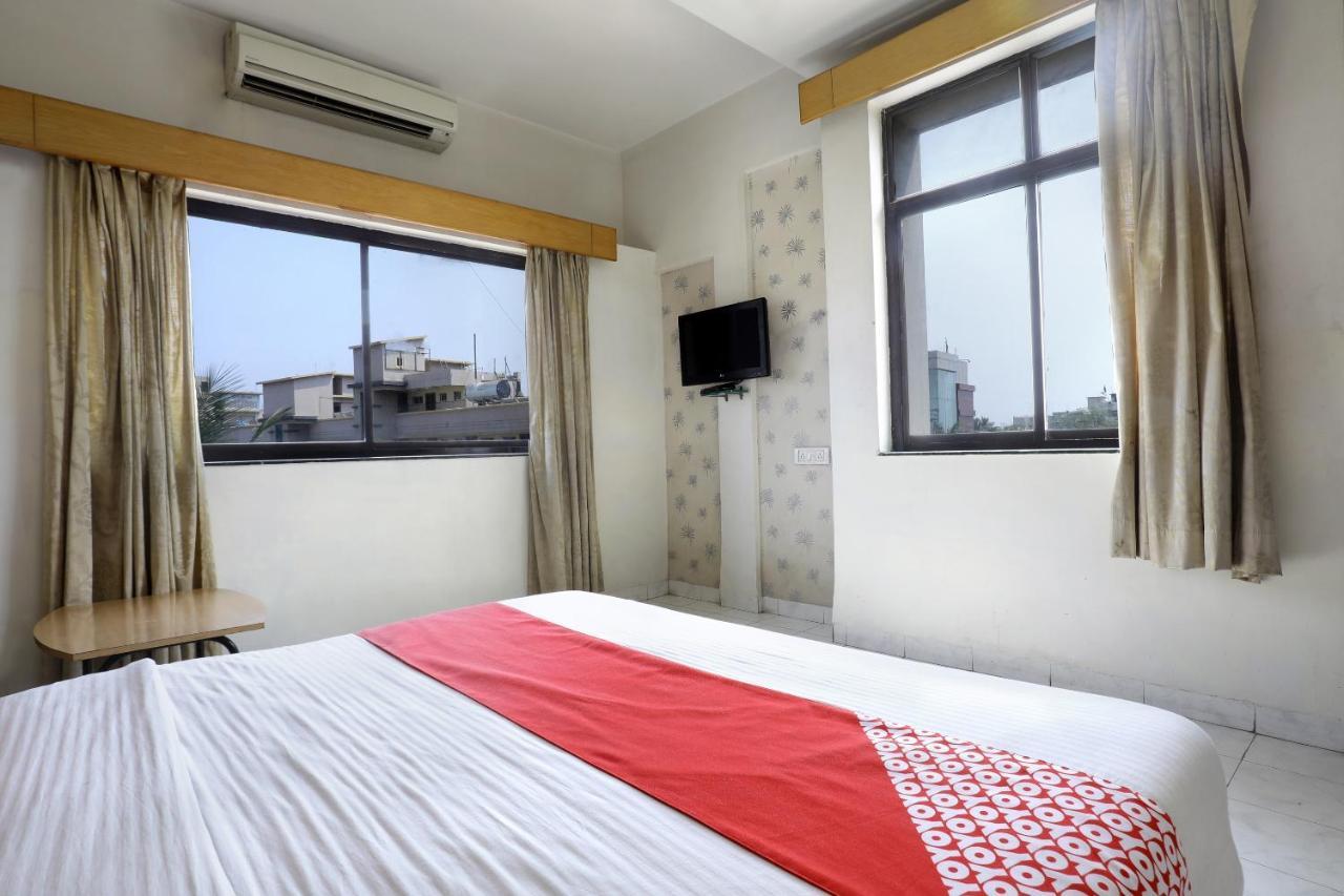 Saish Hotel Ширди Экстерьер фото